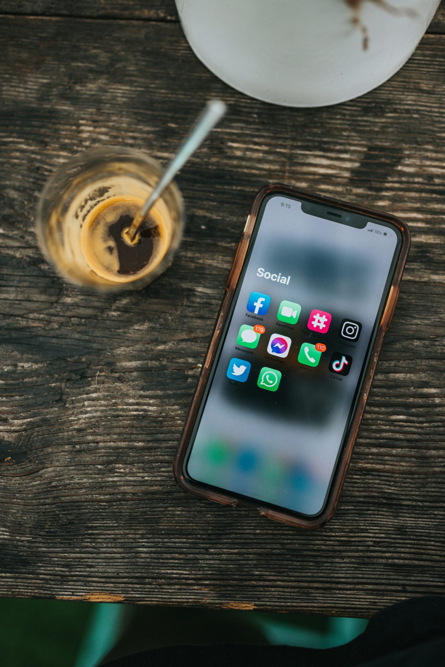 Smartphone com aplicações de redes sociais